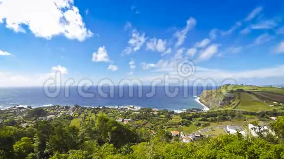 葡萄牙亚速尔群岛AguedePau村附近的SaoMiguel岛南岸风景如画视频的预览图