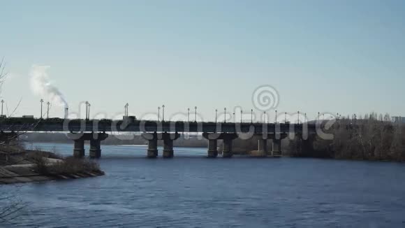 桥上交通时间流逝视频的预览图