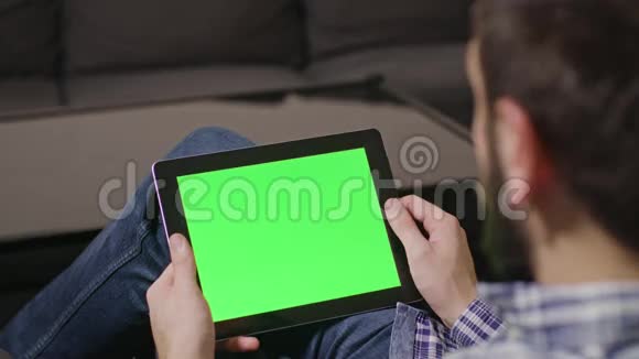 绿色屏幕数字平板电脑人视频的预览图