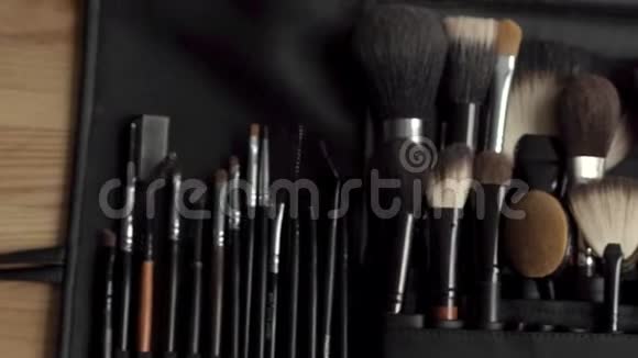 专业化妆师化妆刷套视频的预览图