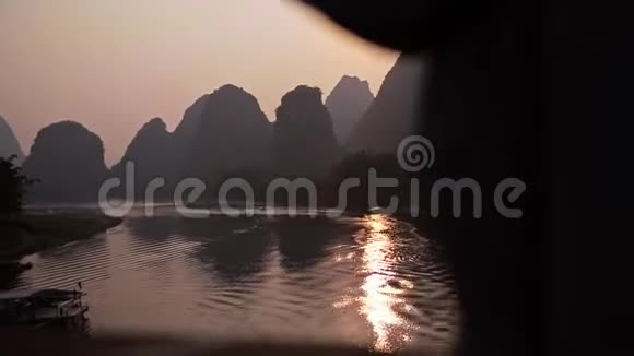 游龙河与喀斯特山地景观视频的预览图