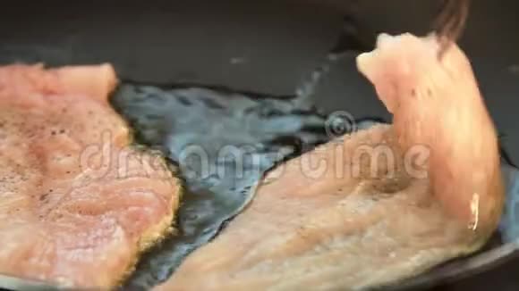炸鸡胸肉煮红薯玉米饼视频的预览图