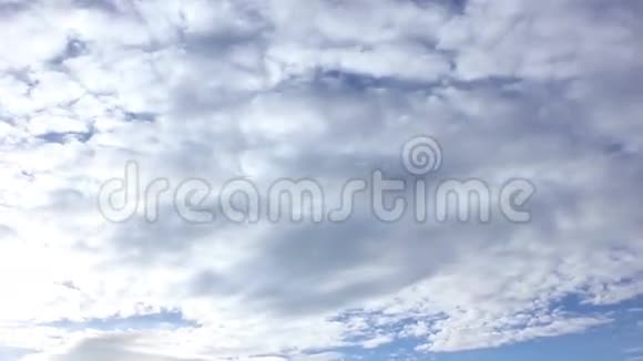 时间流逝的云彩在天空视频的预览图