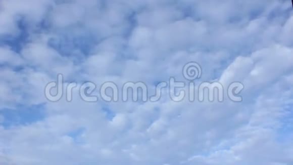 时间流逝的云彩在天空视频的预览图