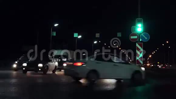 夜城的交通视频的预览图