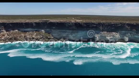 努勒伯平原边缘的澳大利亚大海湾视频的预览图