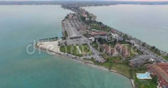 空中意大利加尔达湖宫殿视频的预览图