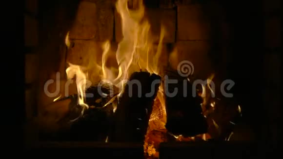 壁炉里有火慢动作视频的预览图