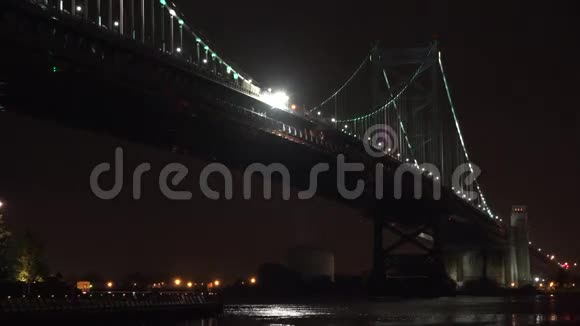 夜桥人行桥视频的预览图