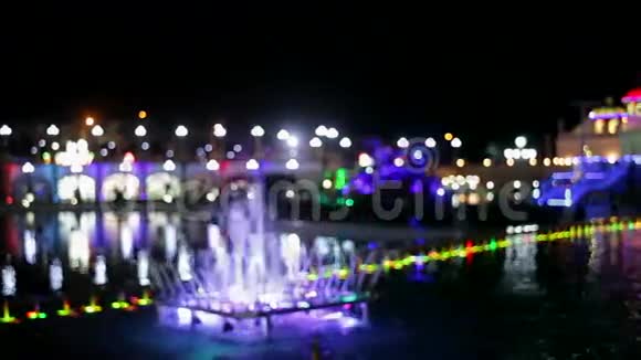 城市夜灯和照明喷泉视频的预览图