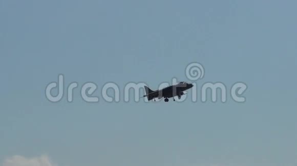 喷气战斗机垂直着陆视频的预览图