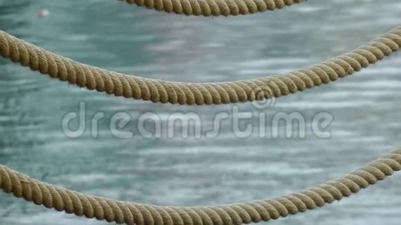 绳子和大海视频的预览图