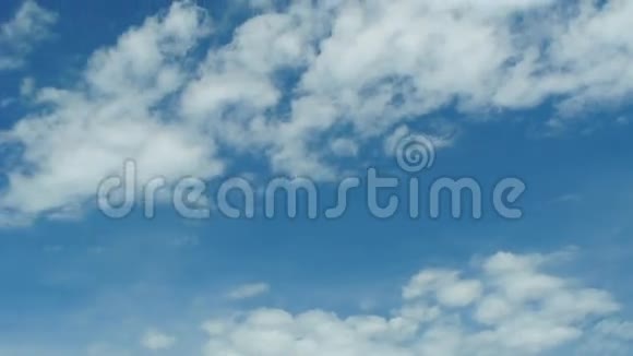 用变焦透视云和蓝天全高清视频的预览图