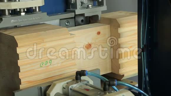 木工企业木工机械的工作视频的预览图