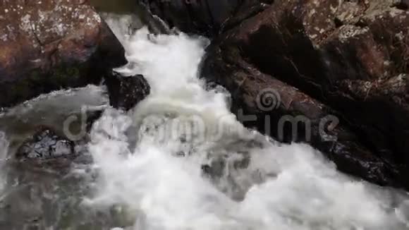 大坦拉瀑布流达拉特的典型瀑布视频的预览图