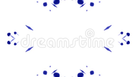深蓝色的墨水在白色背景上效果是一个万花筒对墨水的影响作为阿尔法通道使用卢马哑光1视频的预览图
