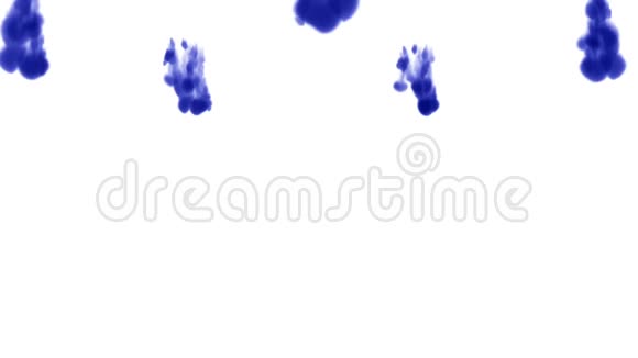 蓝墨水在白色背景上溶解在水中用Luma哑光3D渲染V1很多流视频的预览图
