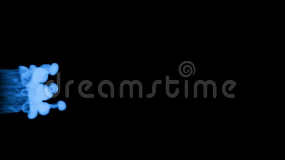 荧光蓝墨水溶解在水中的黑色背景与卢马哑光3D渲染V22视频的预览图