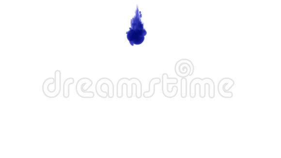蓝墨水在白色背景上溶解在水中用Luma哑光3D渲染V26视频的预览图