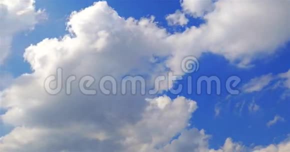蓝天白云在运动视频的预览图