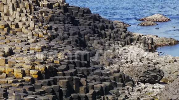 北爱尔兰著名的巨人铜锣湾岩石视频的预览图