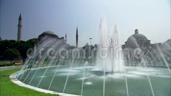 伊斯坦布尔的AyaSophia清真寺和喷泉视频的预览图