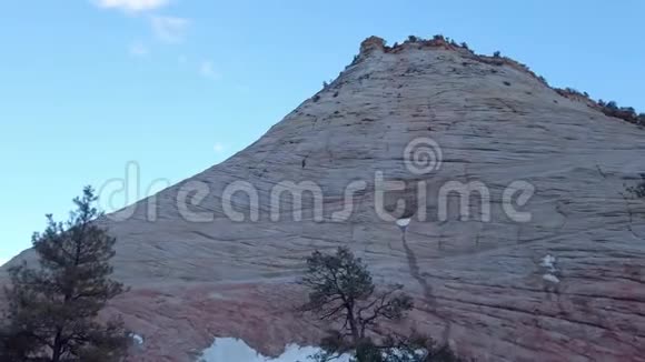 犹他州锡安峡谷国家公园的群山旅行摄影视频的预览图