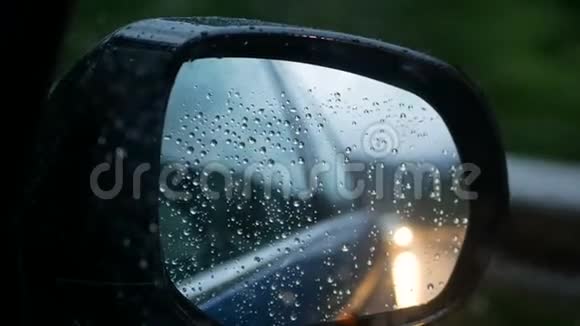 雨道秋晚轻车视频的预览图