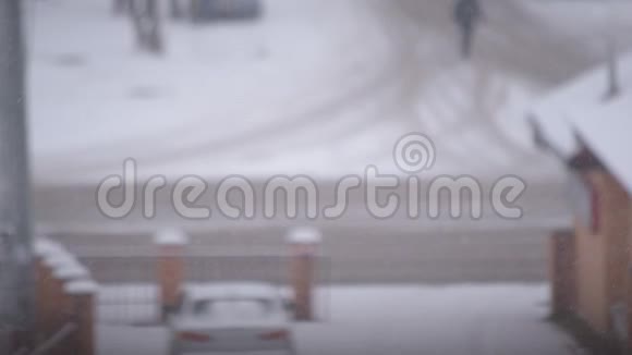路上下雪视频的预览图
