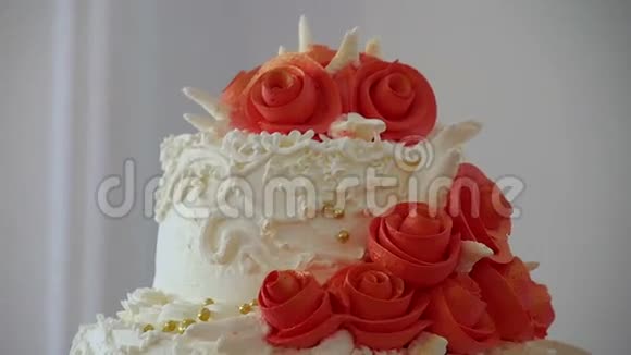 红色婚礼蛋糕特写甜点在婚礼视频盛宴视频的预览图