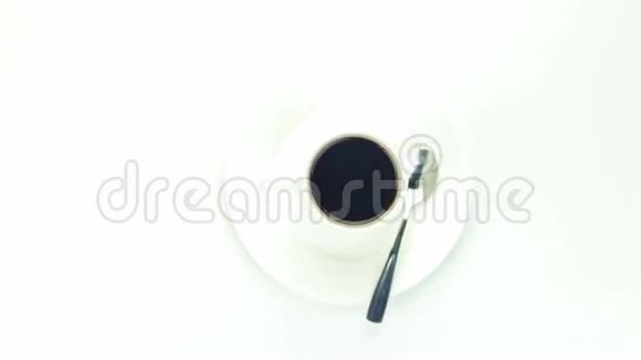 咖啡杯白色背景加勺子视频的预览图