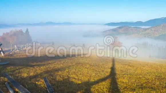 秋天在山上的早晨视频的预览图