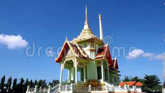泰国佛教寺庙的火葬场视频的预览图