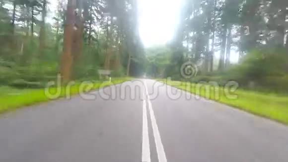 欧洲乡村公路上的驾驶录像视频的预览图