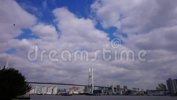 江上航运过海桥云视频的预览图