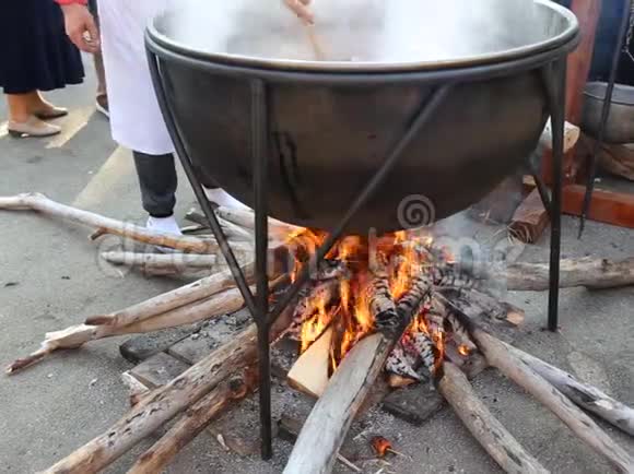 在大锅做饭视频的预览图