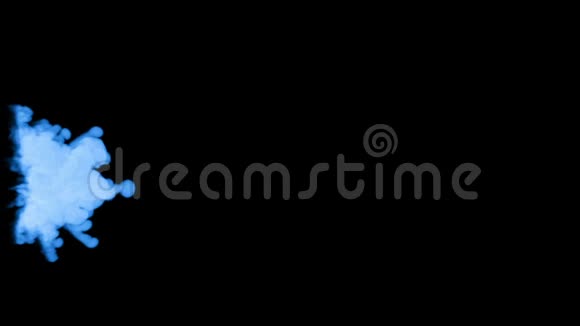 蓝墨水在黑色背景上溶解在水中用卢马哑光计算机仿真的三维渲染V15视频的预览图