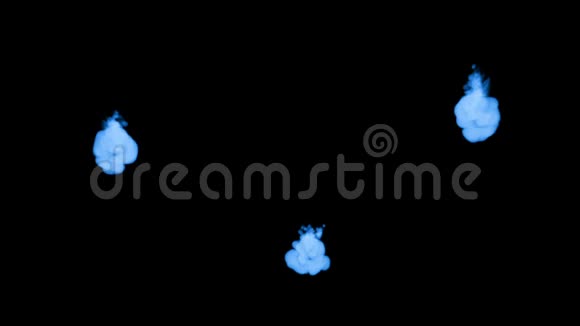 蓝墨水在黑色背景上溶解在水中用卢马哑光计算机仿真的三维渲染大量的墨水流动视频的预览图
