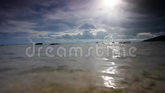 苏梅岛海滩上的云视频的预览图