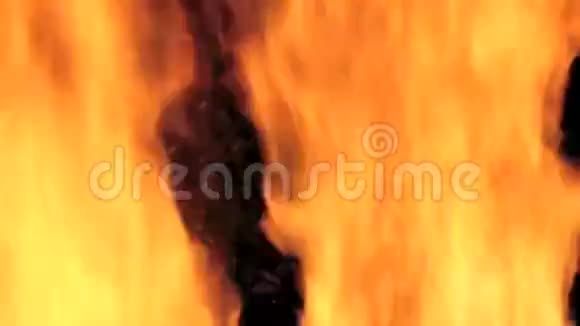 炉子里的火供暖系统视频的预览图