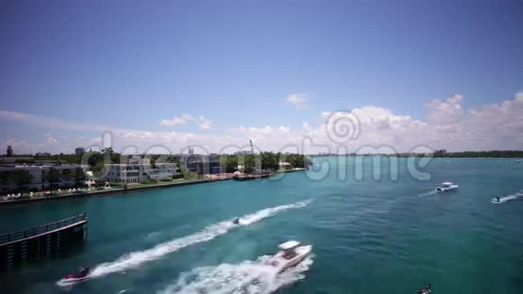 夏季白天水上交通游艇墨西哥湾通行证4k过期美国佛罗里达州视频的预览图