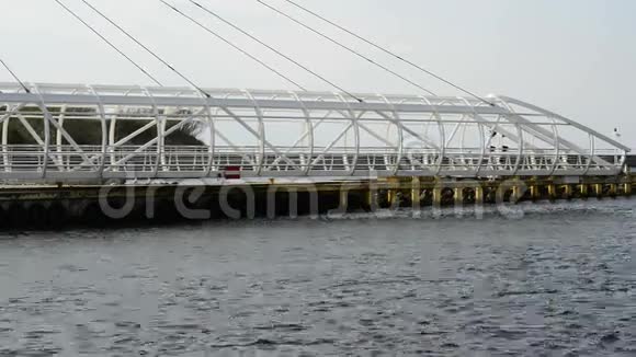 波兰乌斯特卡港回旋桥视频的预览图