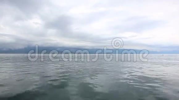 风暴云在岛上盘旋视频的预览图