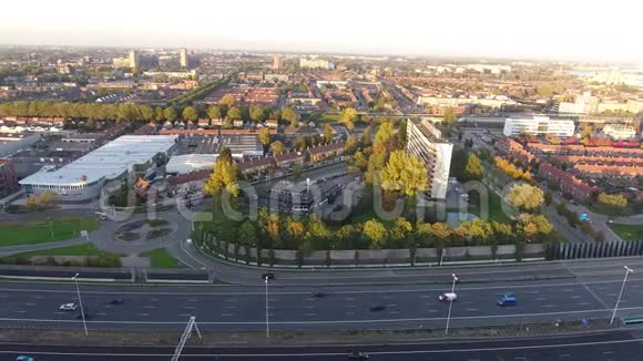 荷兰Zwijndrecht市A16公路用无人驾驶飞机进行空中射击视频的预览图