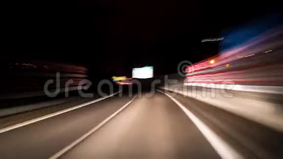 夜间高速公路超时视频的预览图