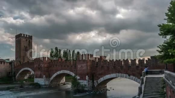 中世纪石桥的时间推移视频的预览图