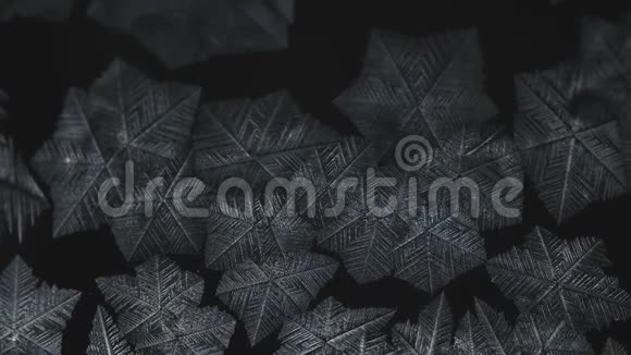 冷冻窗户特写寒假背景视频的预览图