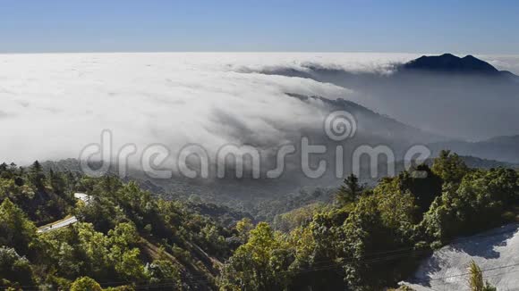 泰国清迈山谷上的薄雾3视频的预览图