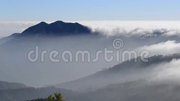 泰国清迈山谷上的薄雾2视频的预览图