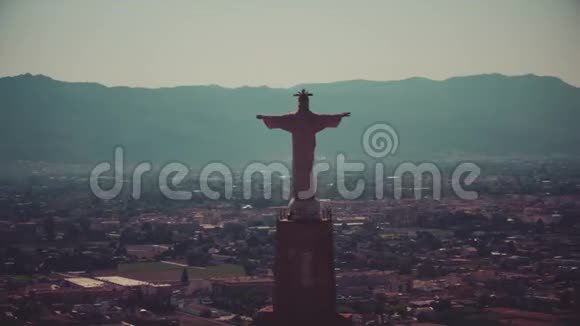 西班牙穆尔西亚基督雕像的鸟瞰图视频的预览图